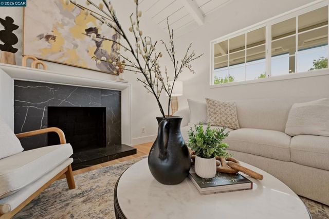 2321 Sunshine Dr, Concord, CA 94520