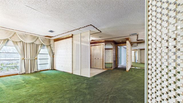 1116 N RIVERHILLS DRIVE, Temple Terrace, FL 33617