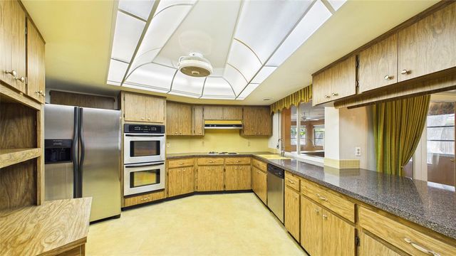 1116 N RIVERHILLS DRIVE, Temple Terrace, FL 33617