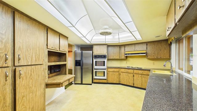 1116 N RIVERHILLS DRIVE, Temple Terrace, FL 33617