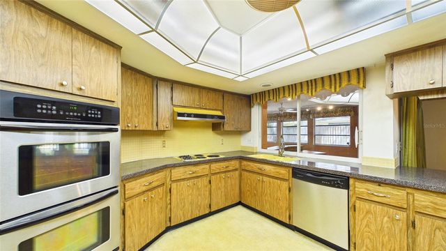 1116 N RIVERHILLS DRIVE, Temple Terrace, FL 33617