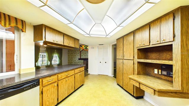 1116 N RIVERHILLS DRIVE, Temple Terrace, FL 33617