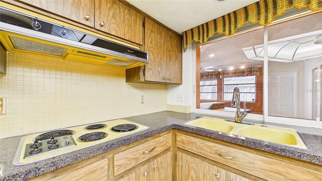 1116 N RIVERHILLS DRIVE, Temple Terrace, FL 33617