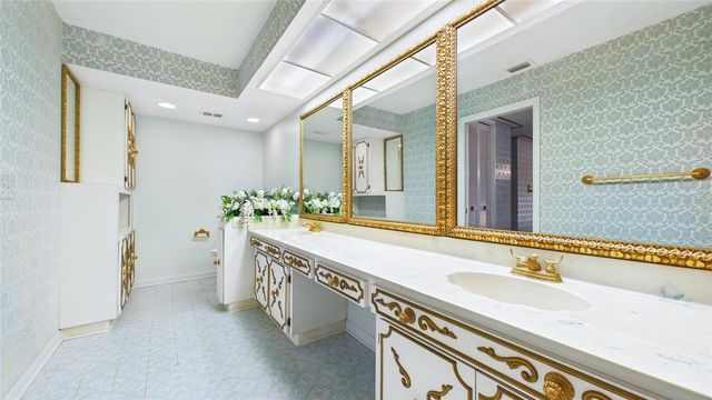 1116 N RIVERHILLS DRIVE, Temple Terrace, FL 33617