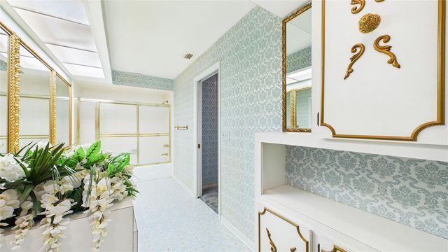 1116 N RIVERHILLS DRIVE, Temple Terrace, FL 33617