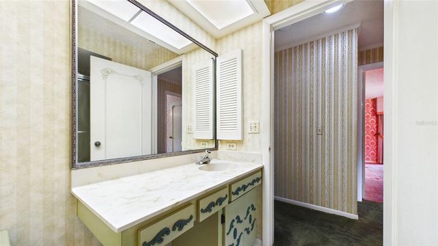 1116 N RIVERHILLS DRIVE, Temple Terrace, FL 33617