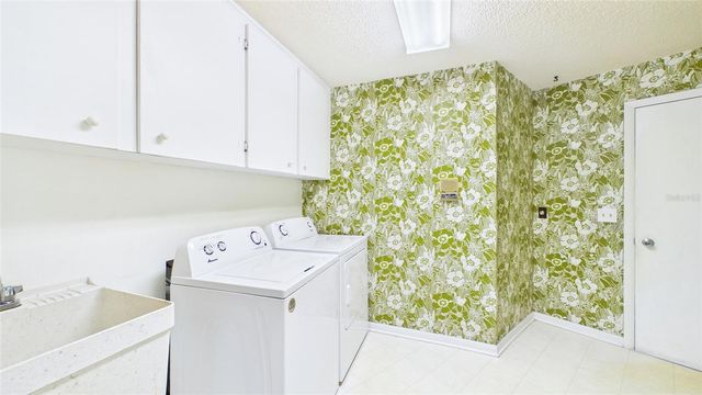 1116 N RIVERHILLS DRIVE, Temple Terrace, FL 33617