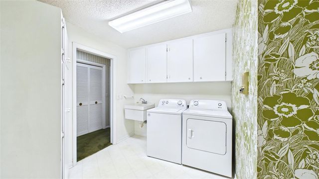 1116 N RIVERHILLS DRIVE, Temple Terrace, FL 33617