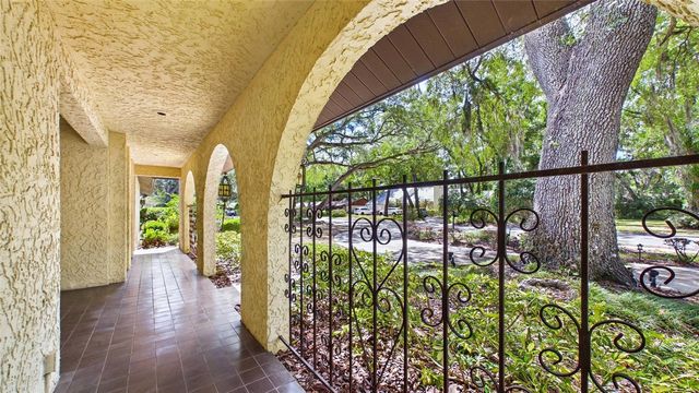 1116 N RIVERHILLS DRIVE, Temple Terrace, FL 33617