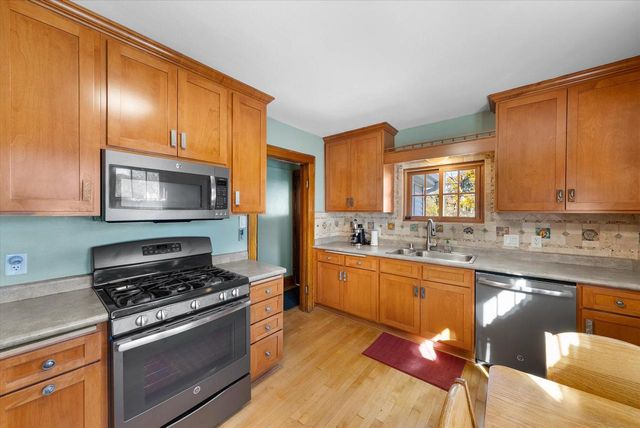 6742 Hillside LANE, Wauwatosa, WI 53213