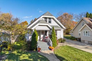 6742 Hillside LANE, Wauwatosa, WI 53213