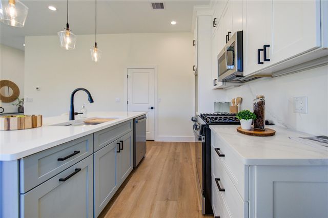 6135 Pacific Forest Drive, Houston, TX 77091