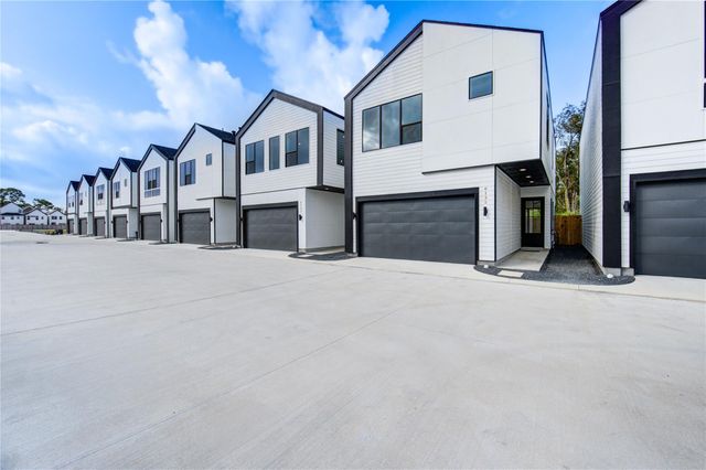 6135 Pacific Forest Drive, Houston, TX 77091