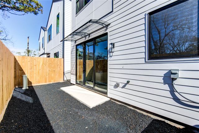 6135 Pacific Forest Drive, Houston, TX 77091