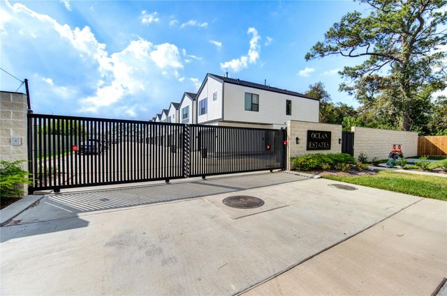 6135 Pacific Forest Drive, Houston, TX 77091