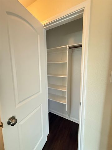 1134 Shadow Glenn Drive, Conroe, TX 77301