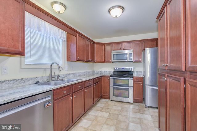 141 ENVOY CT, Inwood, WV 25428