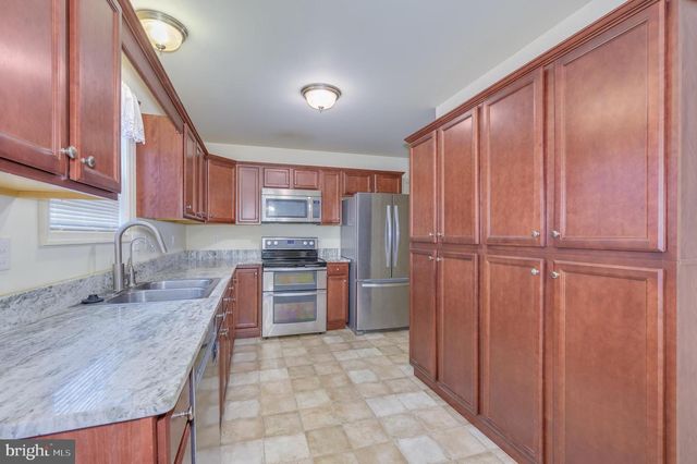 141 ENVOY CT, Inwood, WV 25428