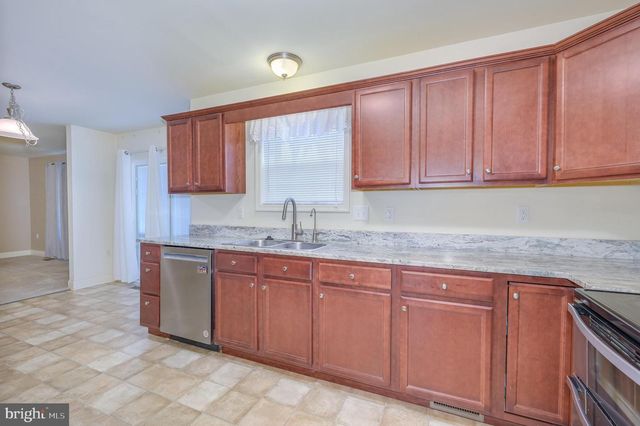 141 ENVOY CT, Inwood, WV 25428