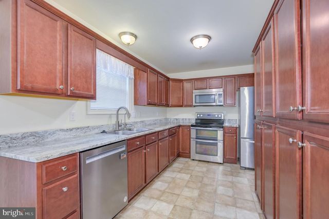 141 ENVOY CT, Inwood, WV 25428