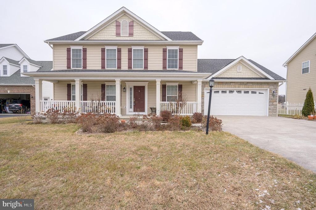 141 ENVOY CT, Inwood, WV 25428