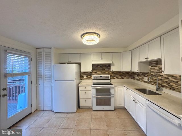 6505 FIELD MASTER DR, Springfield, VA 22152