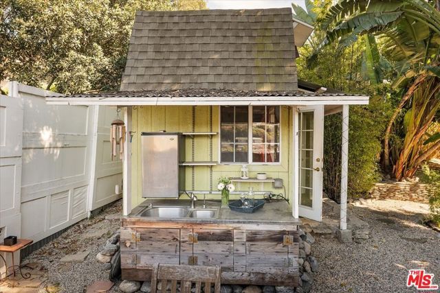 2123 Branden Street, Los Angeles, CA 90026