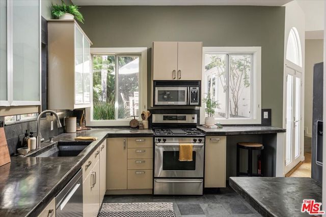 2123 Branden Street, Los Angeles, CA 90026