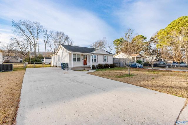 1820 Oakwood Avenue NE, Huntsville, AL 35811