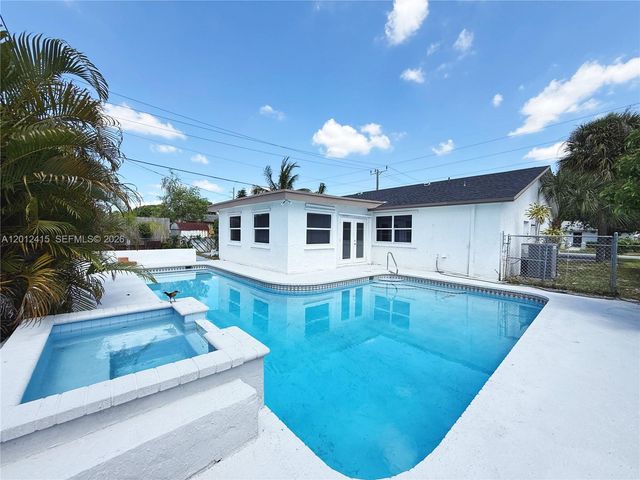 400 SW 14th St, Deerfield Beach, FL 33441