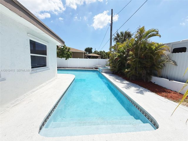 400 SW 14th St, Deerfield Beach, FL 33441