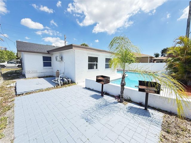 400 SW 14th St, Deerfield Beach, FL 33441