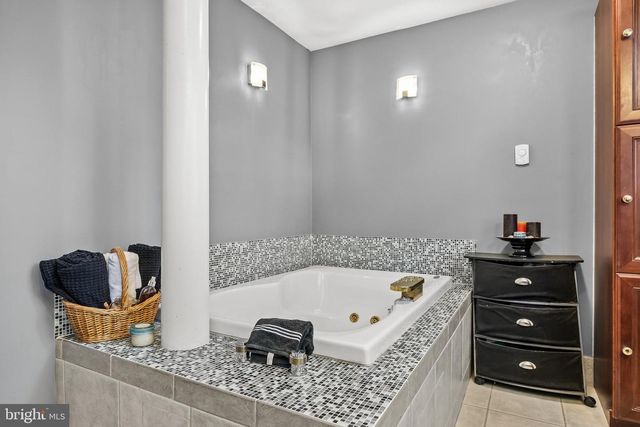 225 TUCKERTON RD, Medford, NJ 08055