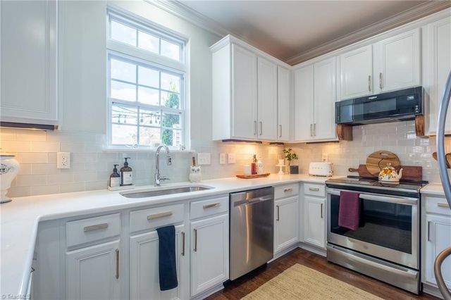 5915 Hollow Wood Court, Winston-salem, NC 27104