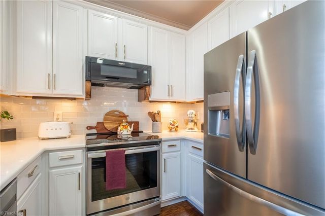 5915 Hollow Wood Court, Winston-salem, NC 27104