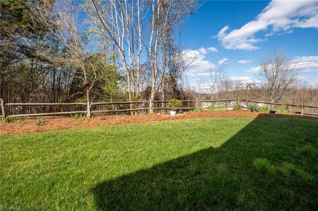 5915 Hollow Wood Court, Winston-salem, NC 27104