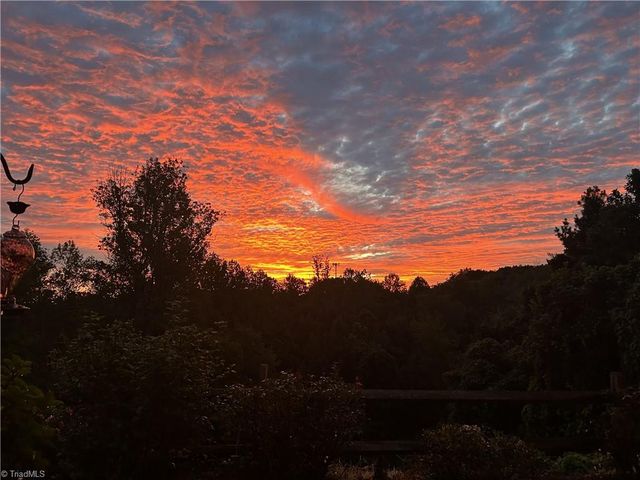 5915 Hollow Wood Court, Winston-salem, NC 27104