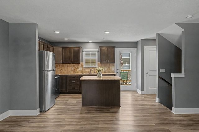 4305 153rd Place, Urbandale, IA 50323
