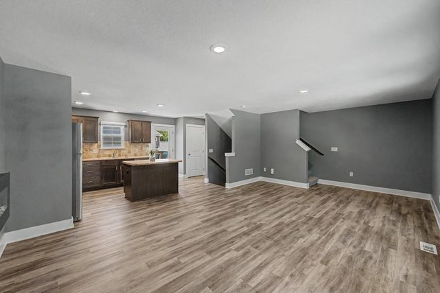 4305 153rd Place, Urbandale, IA 50323