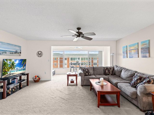 6800 20TH AVENUE N 503, St Petersburg, FL 33710