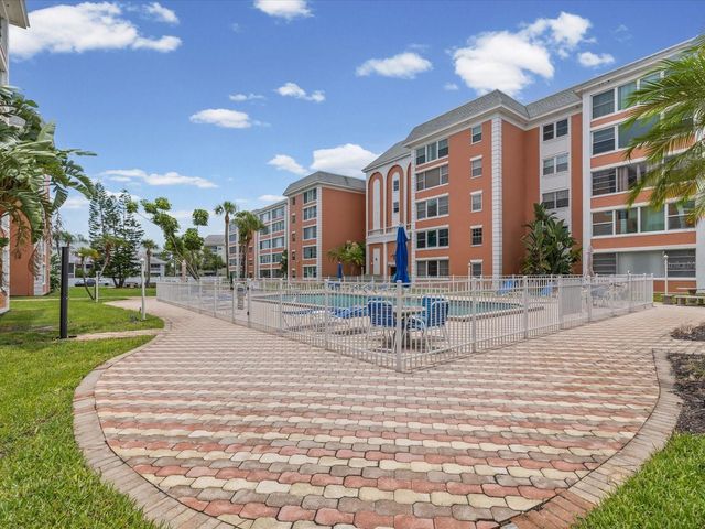 6800 20TH AVENUE N 503, St Petersburg, FL 33710