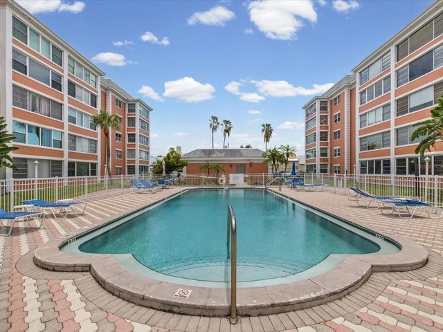 6800 20TH AVENUE N 503, St Petersburg, FL 33710