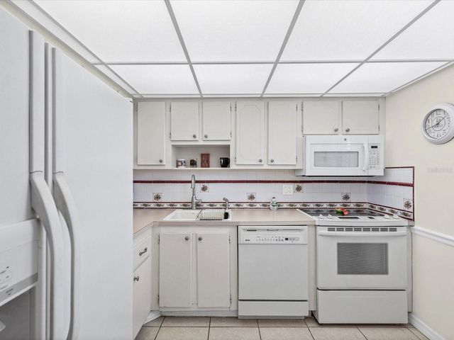 6800 20TH AVENUE N 503, St Petersburg, FL 33710