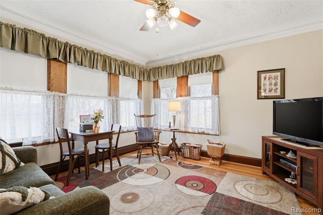 1141 N York Street, Dearborn, MI 48128