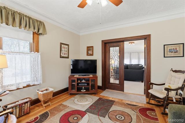 1141 N York Street, Dearborn, MI 48128