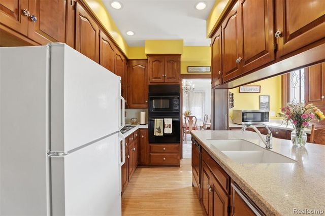 1141 N York Street, Dearborn, MI 48128