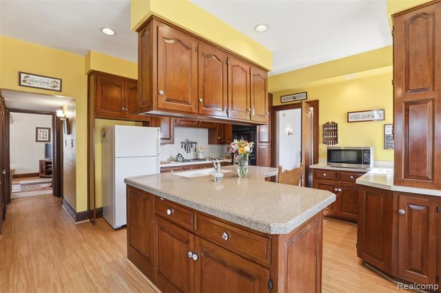 1141 N York Street, Dearborn, MI 48128