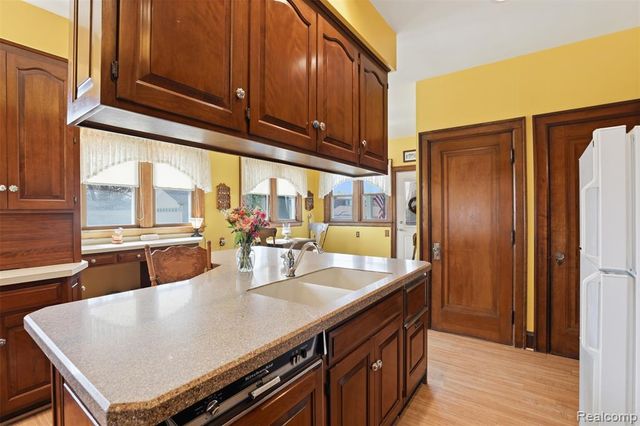 1141 N York Street, Dearborn, MI 48128