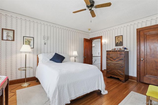 1141 N York Street, Dearborn, MI 48128