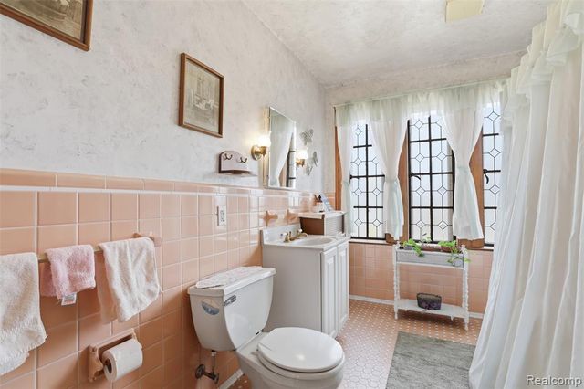 1141 N York Street, Dearborn, MI 48128